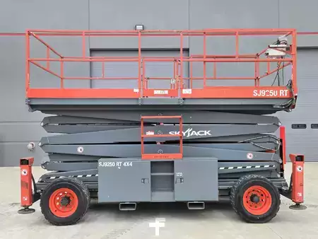 Montacargas Todo Terreno 2017  Skyjack SJ9250 RT (1)