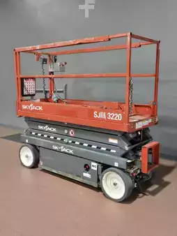 4-Wheel Electric - Skyjack SJIII3220 (2)