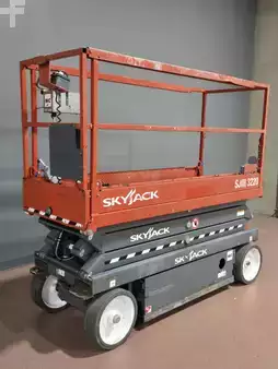 4-Wheel Electric - Skyjack SJIII3220 (3)