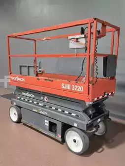 4-Wheel Electric - Skyjack SJIII3220 (4)