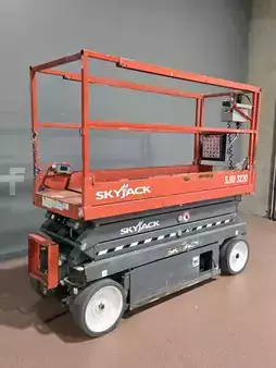 4-Wheel Electric - Skyjack SJIII3220 (5)