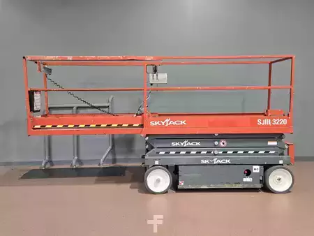 4-Wheel Electric - Skyjack SJIII3220 (7)