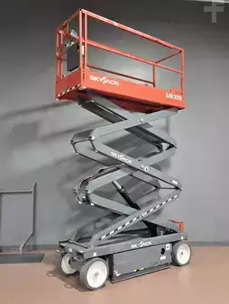 4-Wheel Electric - Skyjack SJIII3220 (8)