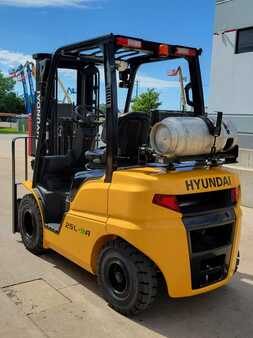 Diesel Forklifts 2022  Hyundai 25L-9A (2) 