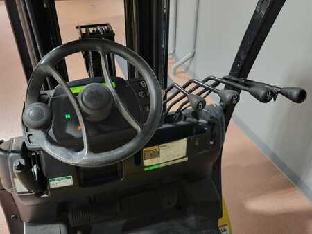 Diesel Forklifts 2014  Yale GLC050VX (13) 