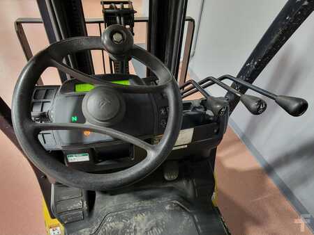 Diesel Forklifts 2018  Yale GLC050VX (9)