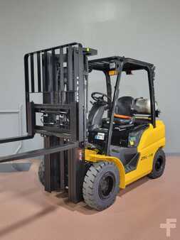 Diesel Forklifts 2016  Hyundai 25L-9A (7)