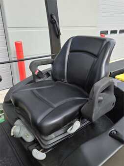 Diesel Forklifts 2017  Yale GLP155VX (17)