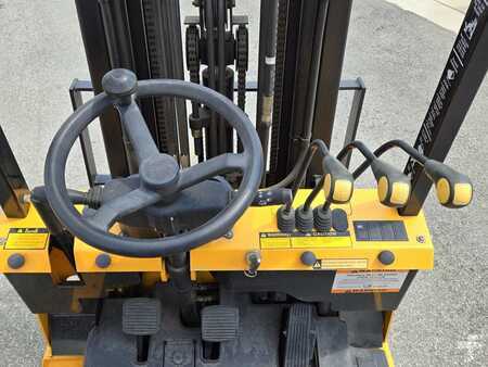 Diesel Forklifts 2005  Hyundai HLF18C-5 (14)