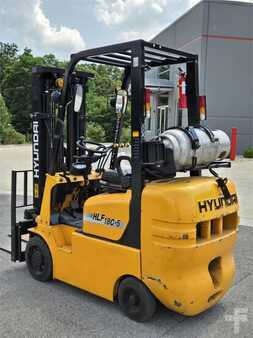 Diesel Forklifts 2005  Hyundai HLF18C-5 (2)