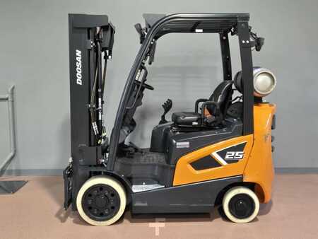 Propane Forklifts 2024  Doosan GC25S-9 (1)