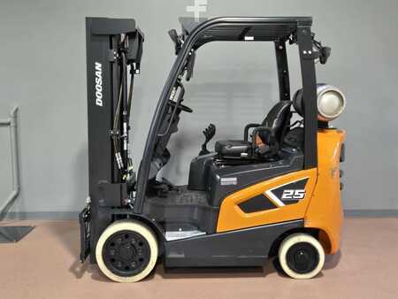 Propane Forklifts 2024  Doosan GC25S-9 (1)