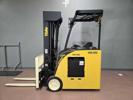 Reach Trucks 2015  Yale ESC035AD (1)