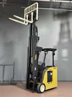 Reach Trucks 2015  Yale ESC035AD (10)