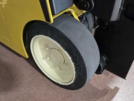 Reach Trucks 2015  Yale ESC035AD (12)