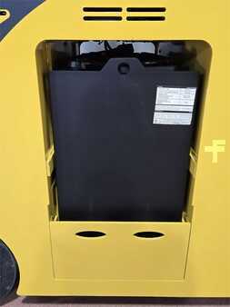 Reach Trucks 2015  Yale ESC035AD (13)