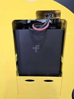 Reach Trucks 2015  Yale ESC035AD (14)