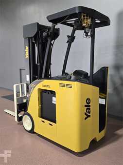 Reach Trucks 2015  Yale ESC035AD (2)
