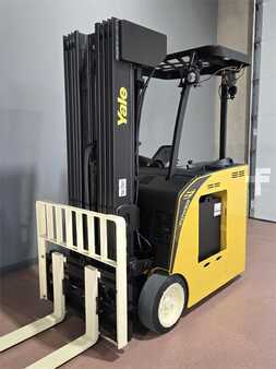 Reach Trucks 2015  Yale ESC035AD (3)