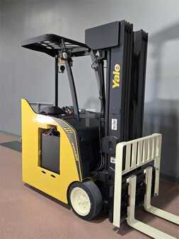 Reach Trucks 2015  Yale ESC035AD (4)