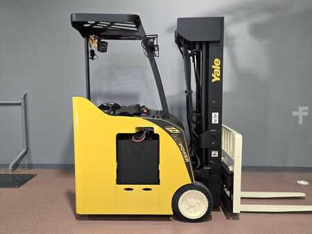 Reach Trucks 2015  Yale ESC035AD (6)