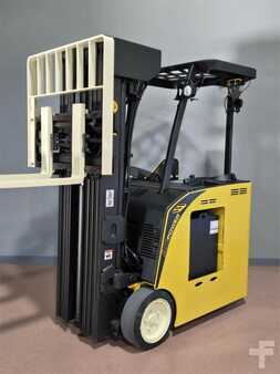 Reach Trucks 2015  Yale ESC035AD (7)