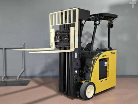 Reach Trucks 2015  Yale ESC035AD (9)
