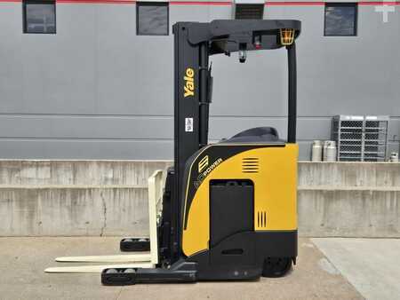 Reach Trucks 2020  Yale NR045EB (1)