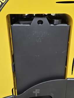 Reach Trucks 2020  Yale NR045EB (10)