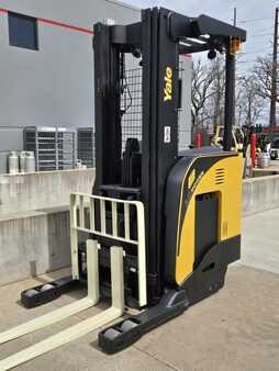 Reach Trucks 2020  Yale NR045EB (3)