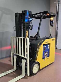 Reach Trucks 2019  Yale ESC040AD (3)