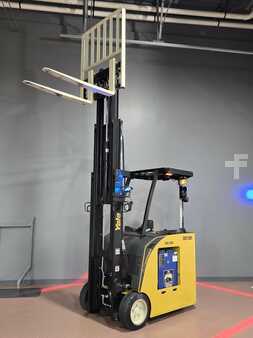 Reach Trucks 2019  Yale ESC040AD (8)