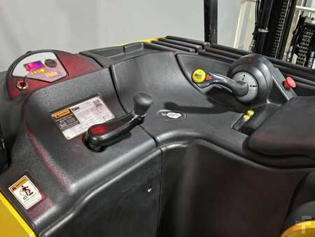 Reach Trucks 2019  Yale ESC040AD (11)