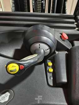 Reach Trucks 2019  Yale ESC040AD (12)