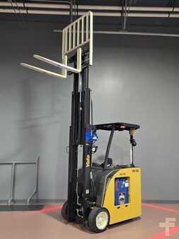 Reach Trucks 2019  Yale ESC040AD (8)