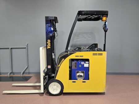 Reach Trucks 2019  Yale ESC040AD (1)