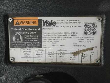 Reach Trucks 2019  Yale ESC040AD (13)