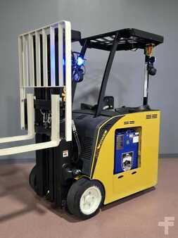Reach Trucks 2019  Yale ESC040AD (7)