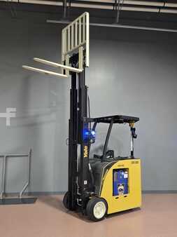Reach Trucks 2019  Yale ESC040AD (8)