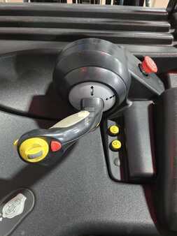 Reach Trucks 2019  Yale ESC040AD (12)