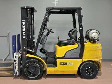 Propane Forklifts 2021  Hyundai 30L-7A (1)
