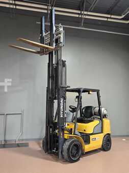 Propane Forklifts 2021  Hyundai 30L-7A (8)