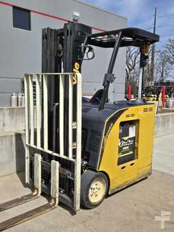 Reach Trucks 2019  Yale ESC030AD (3)