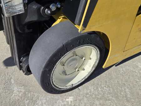 Reach Trucks 2019  Yale ESC030AD (9)
