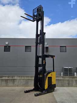 Reach Trucks 2021  Yale NR045EB (9)