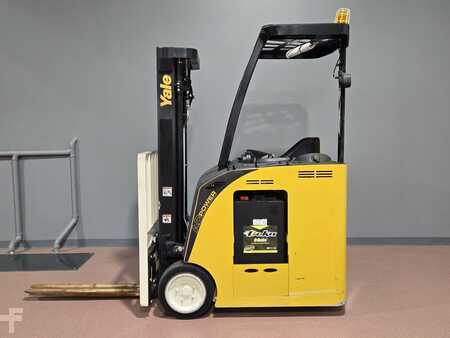 Reach Trucks 2019  Yale ESC030AD (1)