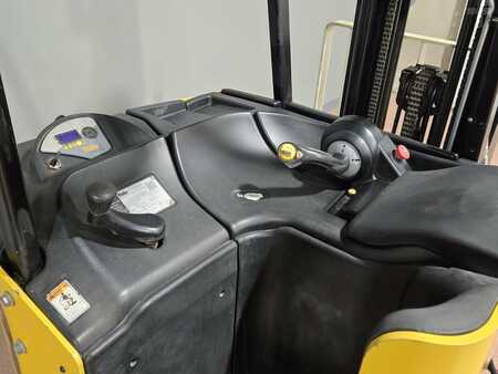 Reach Trucks 2019  Yale ESC030AD (13)
