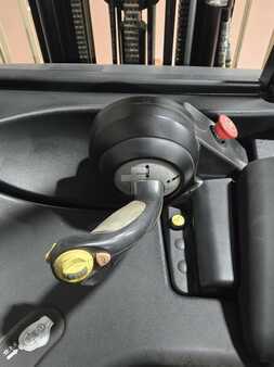 Reach Trucks 2019  Yale ESC030AD (14)