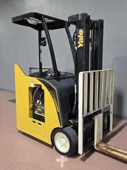 Reach Trucks 2019  Yale ESC030AD (4)