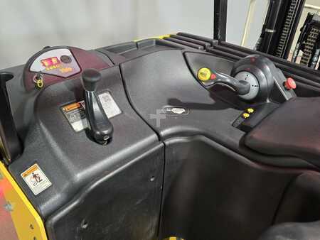 Reach Trucks 2019  Yale ESC040AD (11)
